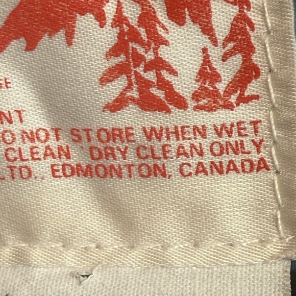 Vintage made in Edmonton Canada Woolrich Sky Blue Puffer Coat - Picture 3 of 9